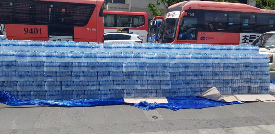 얼린생수 물류센터, 건설현장, 축제 및 야외 행사 얼음물이 필요한 곳 어디든 배송, 대량납품